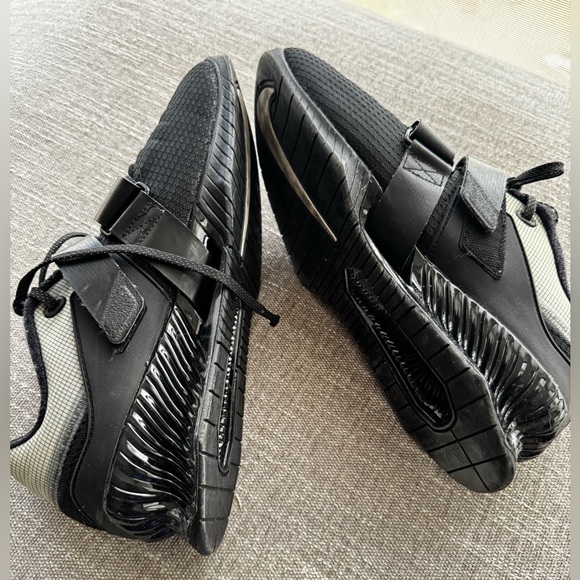 NIKE ROMELOS 4 WeighLifting ATHLETIC SHOES - Picture 8 of 11